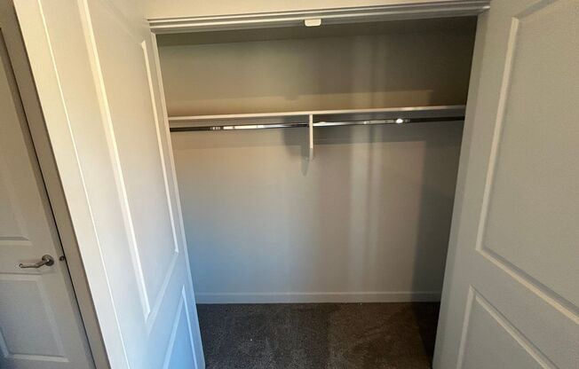 2 beds, 1 bath, $1,450, Unit Unit H303