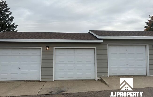 2 beds, 1 bath, 875 sqft, $950, Unit 2109 S Cleveland Ave Sioux Falls, SD Unit 2