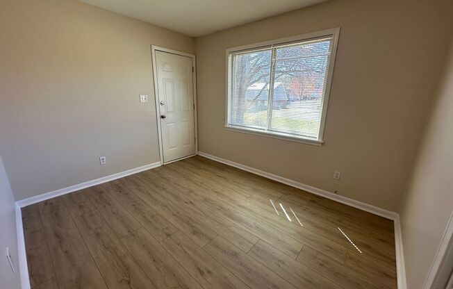 2 beds, 1 bath, 860 sqft, $1,295, Unit 291-7