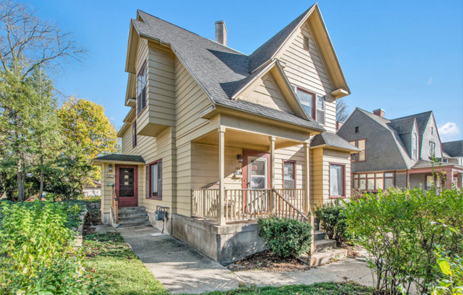 144 College Ave NE