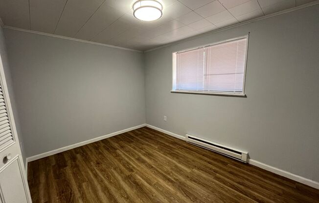 3 beds, 1 bath, 900 sqft, $999, Unit 413