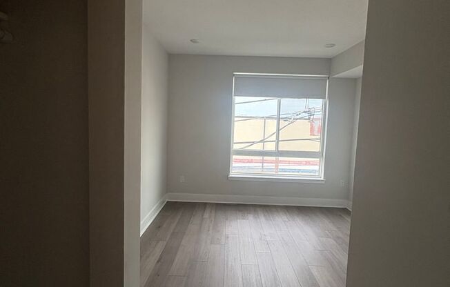 2 beds, 1 bath, 827 sqft, $1,595, Unit 303