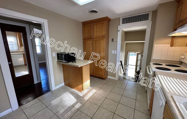 2 beds, 1 bath, $1,245