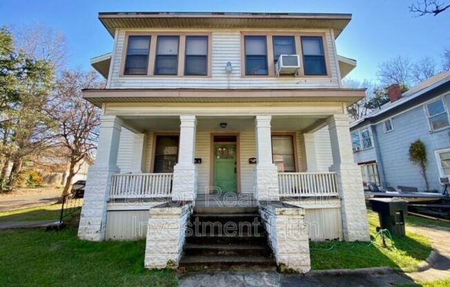 1101 College St