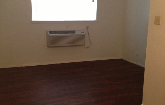 1 bed, 1 bath, 550 sqft, $735, Unit 1001