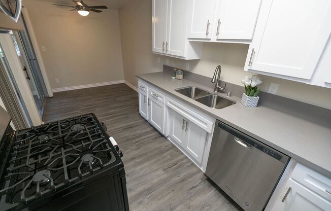 2 beds, 1 bath, 847 sqft, $2,498, Unit 09