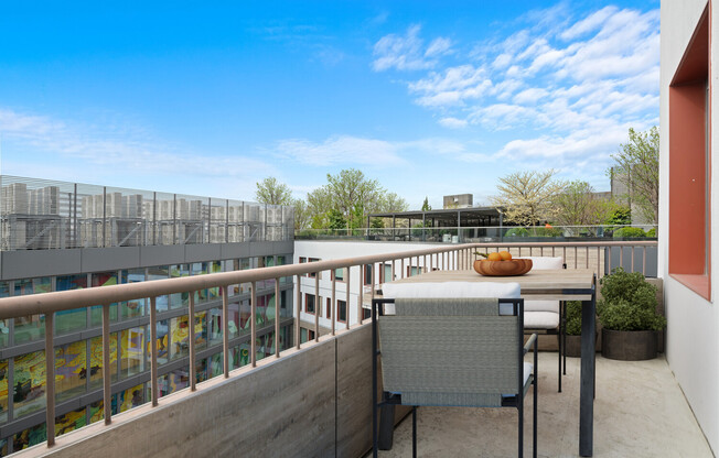 2 beds, 1 bath, $4,500, Unit 460