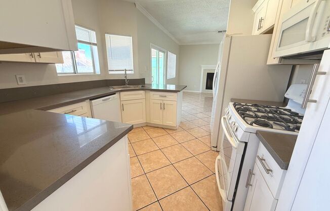 GORGEOUS 3BED/2.5BATH SINGLE FAMILY HOME
