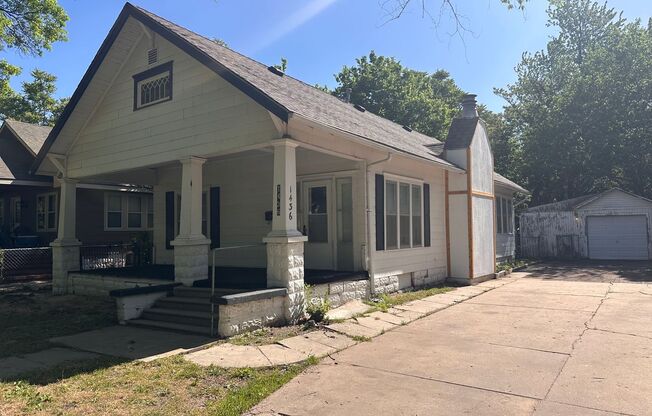 $995- 3 bed 2 bath - Single Family Home with detached garage