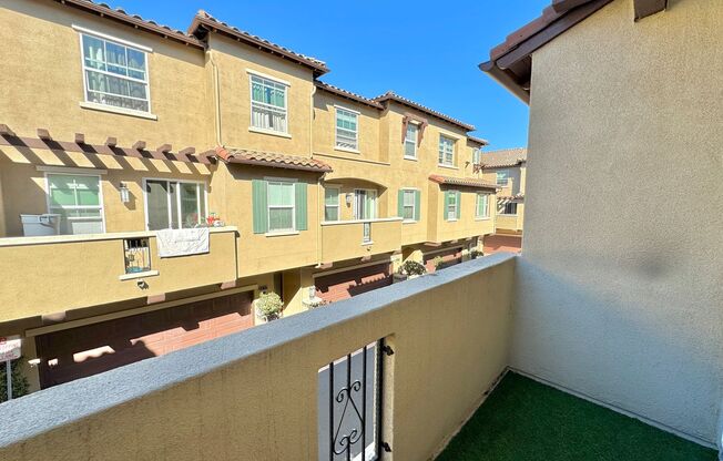 Great 3B/2.5BA Townhome in San Marcos!