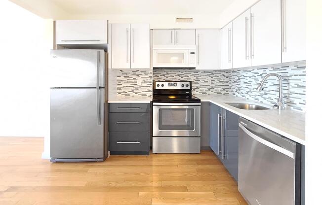 52 5 QUEENS BLVD