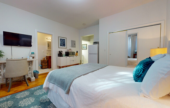 Studio, 1 bath, 450 sqft, $3,800, Unit B4