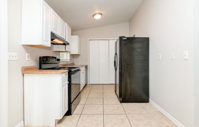 2 beds, 1.5 baths, $1,525