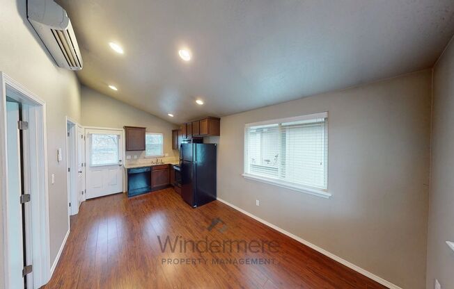 1 bed, 1 bath, 400 sqft, $1,195, Unit chin290-1