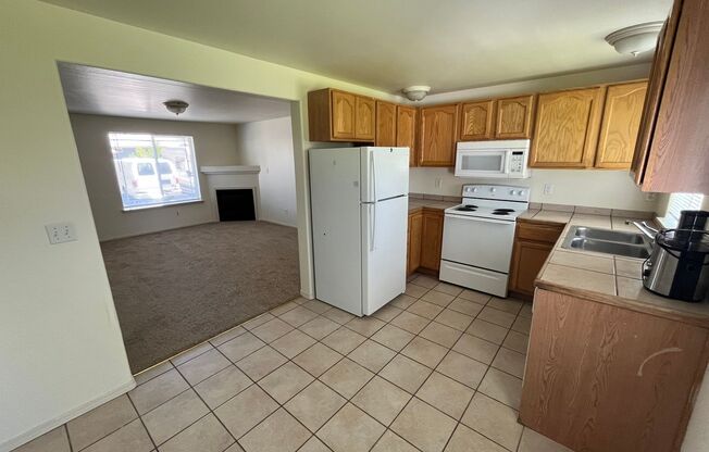 Conveniently Located 2 Bed/1.5 Bath Townhome in SW Redmond