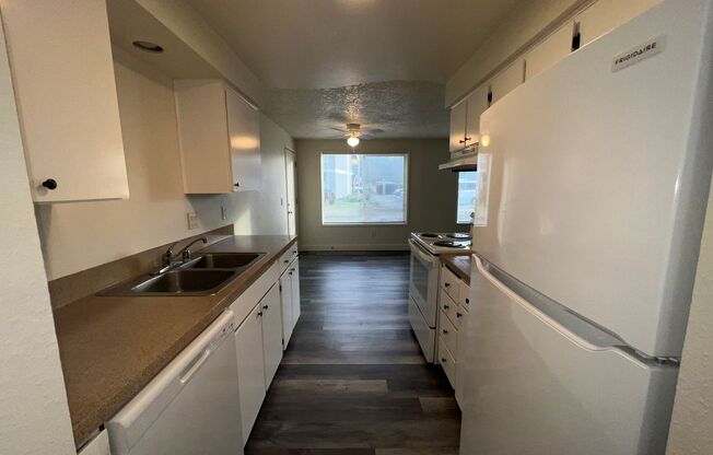 2 beds, 1.5 baths, 940 sqft, $1,498, Unit 35