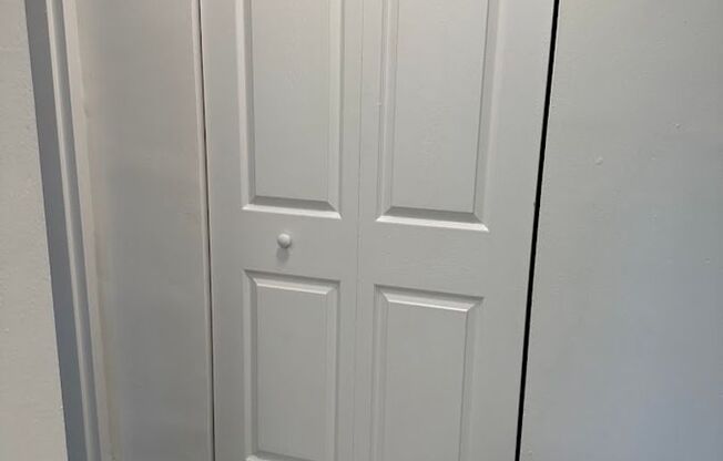 2 beds, 1 bath, 930 sqft, $1,490, Unit 48