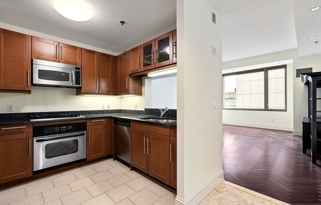 1 bed, 1 bath, 761 sqft, $4,200, Unit 809