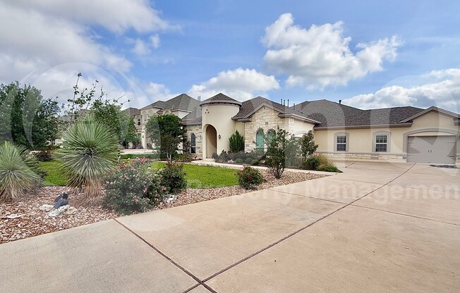 1900 GILDED CREST DR