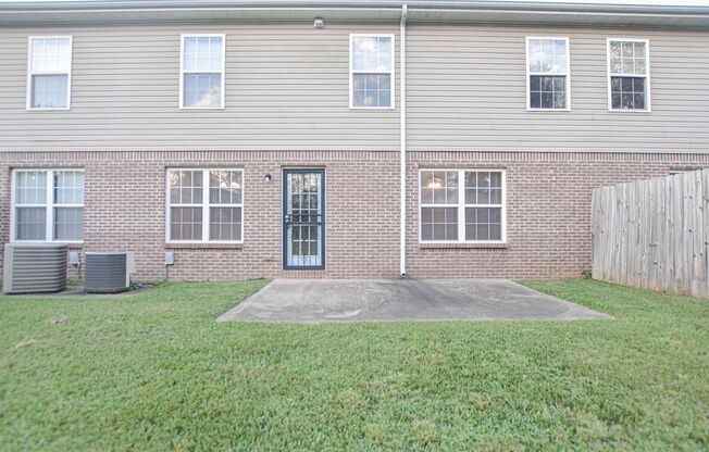 3 beds, 2.5 baths, $1,200, Unit B