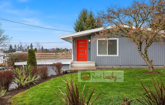 VIEWS, VIEWS, VIEWS!! Stunning & LARGE 4-Bedroom Home with A/C in HOUGHTON!