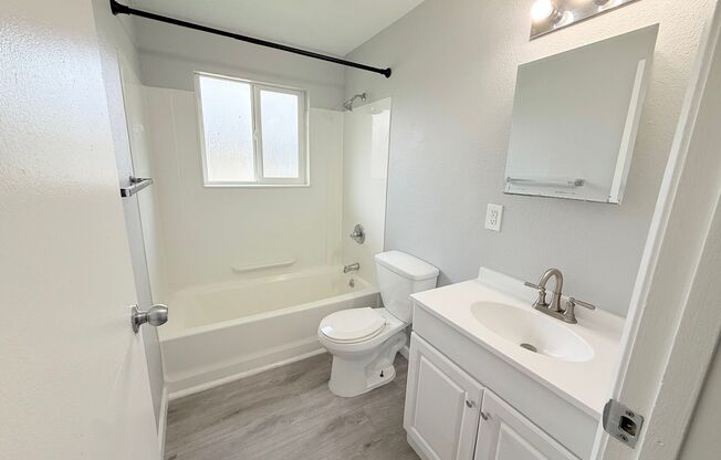 2 beds, 1 bath, 1,000 sqft, $1,495, Unit 11 - 54