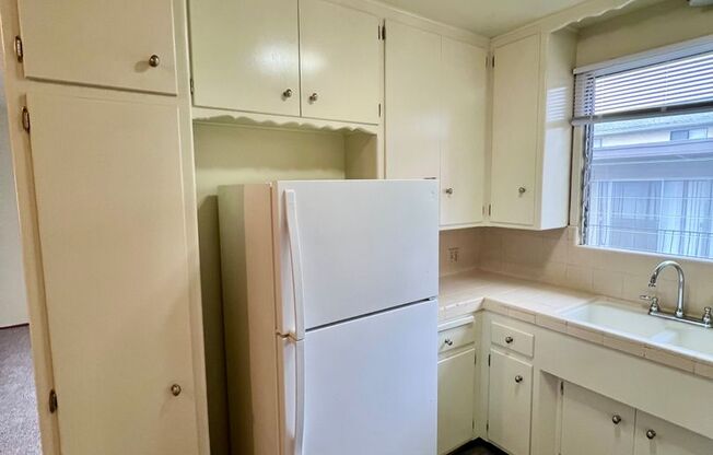 1 bed, 1 bath, 700 sqft, $1,895, Unit 219 Grand Ave #6