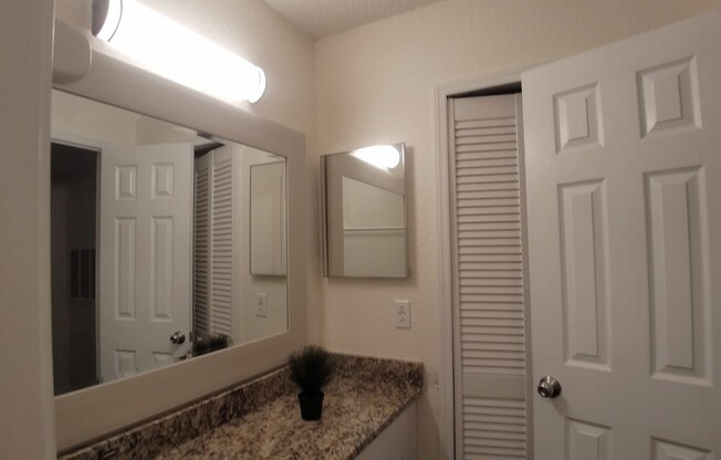 Fabulous Full Remodeled 1/1 Winter Park Condo x Rent in front of Full Sail !