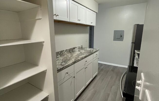 2 beds, 1 bath, $990, Unit 202