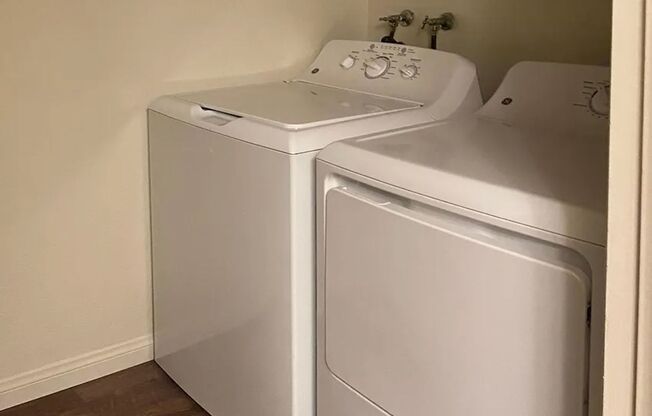 2 beds, 2 baths, 995 sqft, $1,630, Unit 230