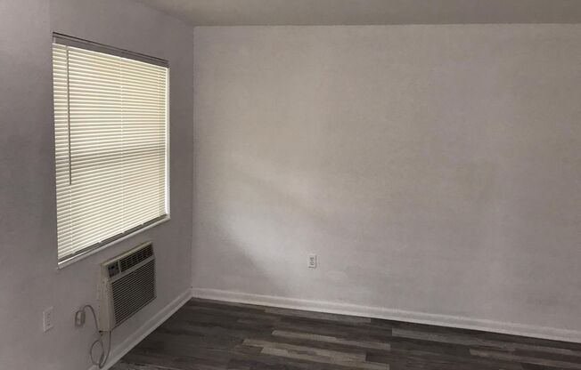 Welcome to Our Charming 2-Bedroom and 1-Bathroom Aparments