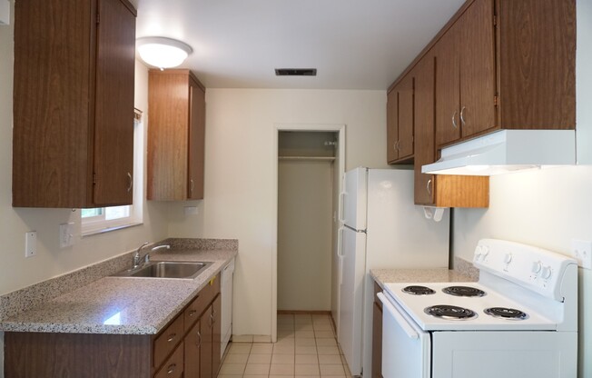 2 beds, 1 bath, $2,650