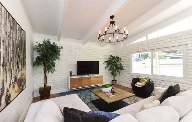 Completely remodeled contemporary laguna beach single level house with huge lot and premium private location!