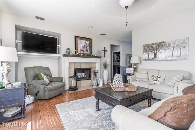 4748 Chaucer Court