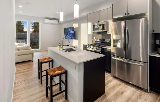 3 Bed 2 Bathroom White Center Townhouse