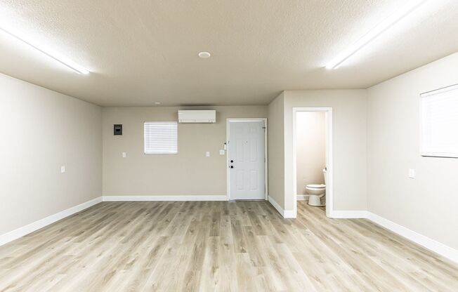 2 beds, 1 bath, $1,100