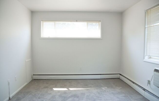 !!Spacious 2 Bedroom 1 bath apartment!!