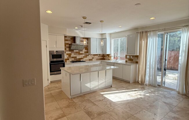 556 ROCKING HORSE DR
