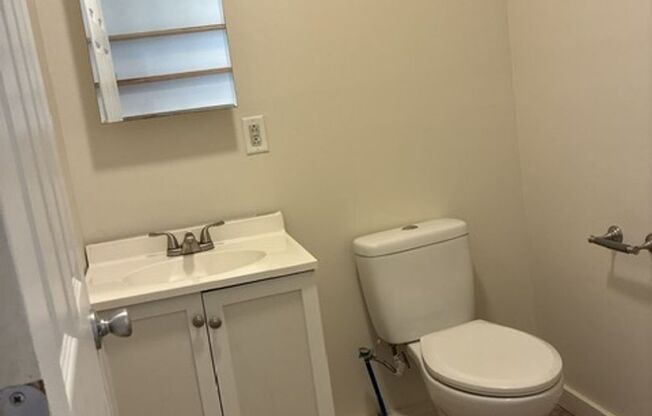 3 beds, 2.5 baths, 1,700 sqft, $1,650, Unit 1