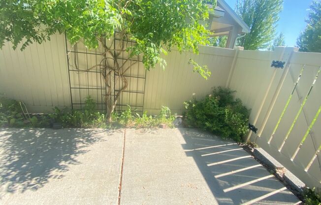 Liberty Lake Community-Rocky Hill 3 bedroom 2.5 bath townhome end unit with fenced in side yard.