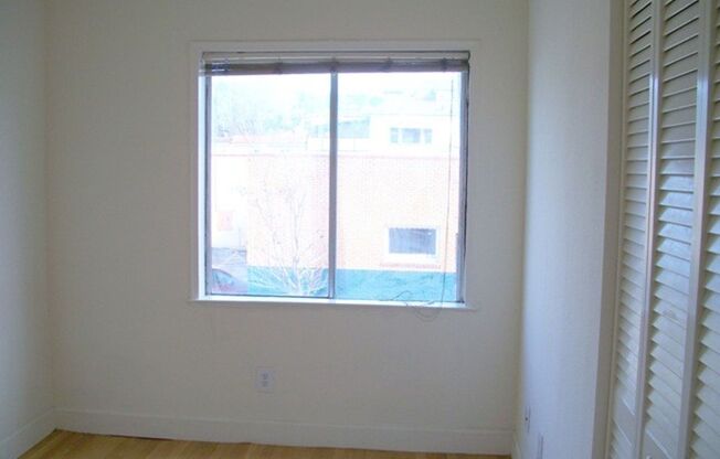 COMING SOON A Bright Sunny 1 bedroom, with Hardwood Floors