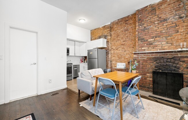 309 W 29 ST