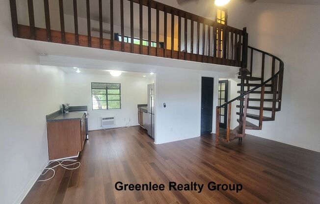 Don't miss this charming 2nd-floor, 1 Bed/1 Bath condo in the desirable Bradford Acres Condos in Clearwater!