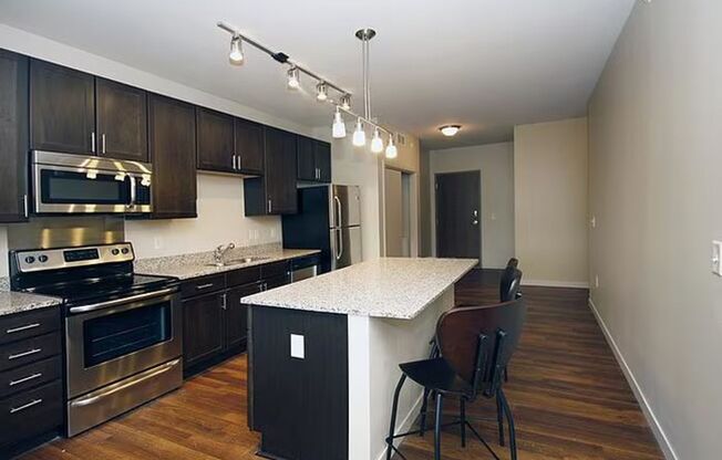 2 beds, 2 baths, 782 sqft, $2,000, Unit 401