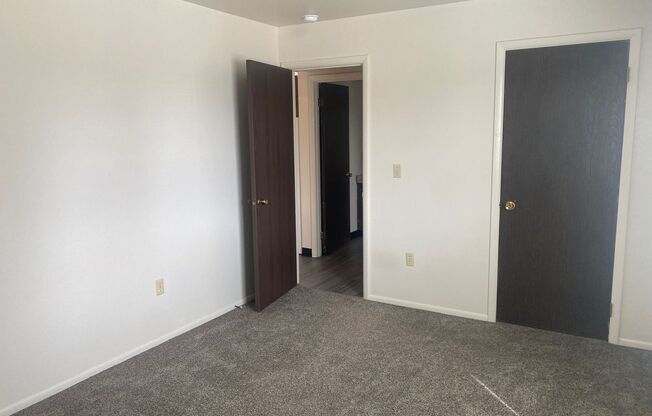 2 beds, 1 bath, 860 sqft, $1,595, Unit 06