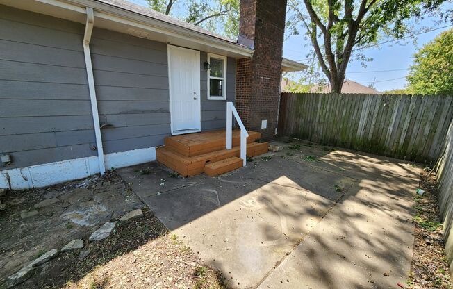 3 beds, 2 baths, $1,600