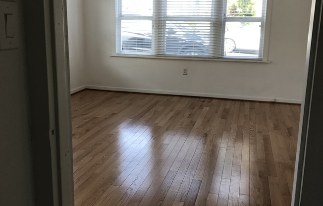 Studio, 1 bath, 459 sqft, $1,275, Unit 01