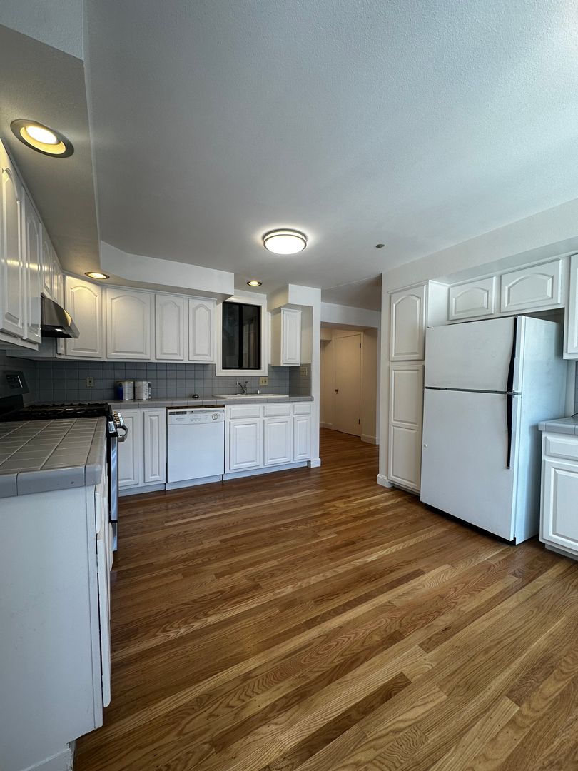 3100 Fulton Street (1025r)