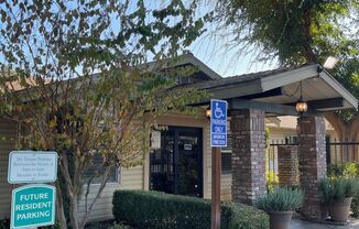 2 beds, 1 bath, 992 sqft, $1,425, Unit 1632-154