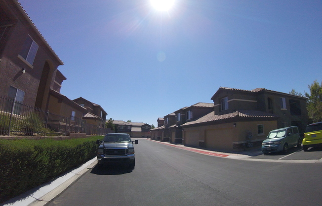 3 beds, 2 baths, $1,600, Unit UNIT 2027